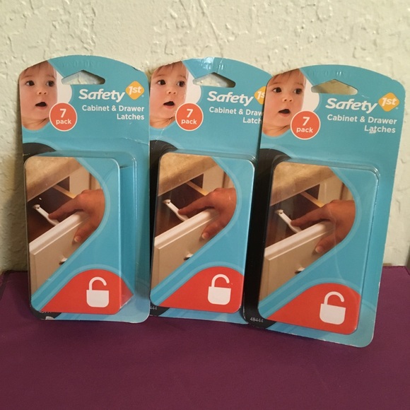 Lot 3- Safety 1st Cabinet and Drawer Latches 7 In Pack. Total 21 - Picture 1 of 3